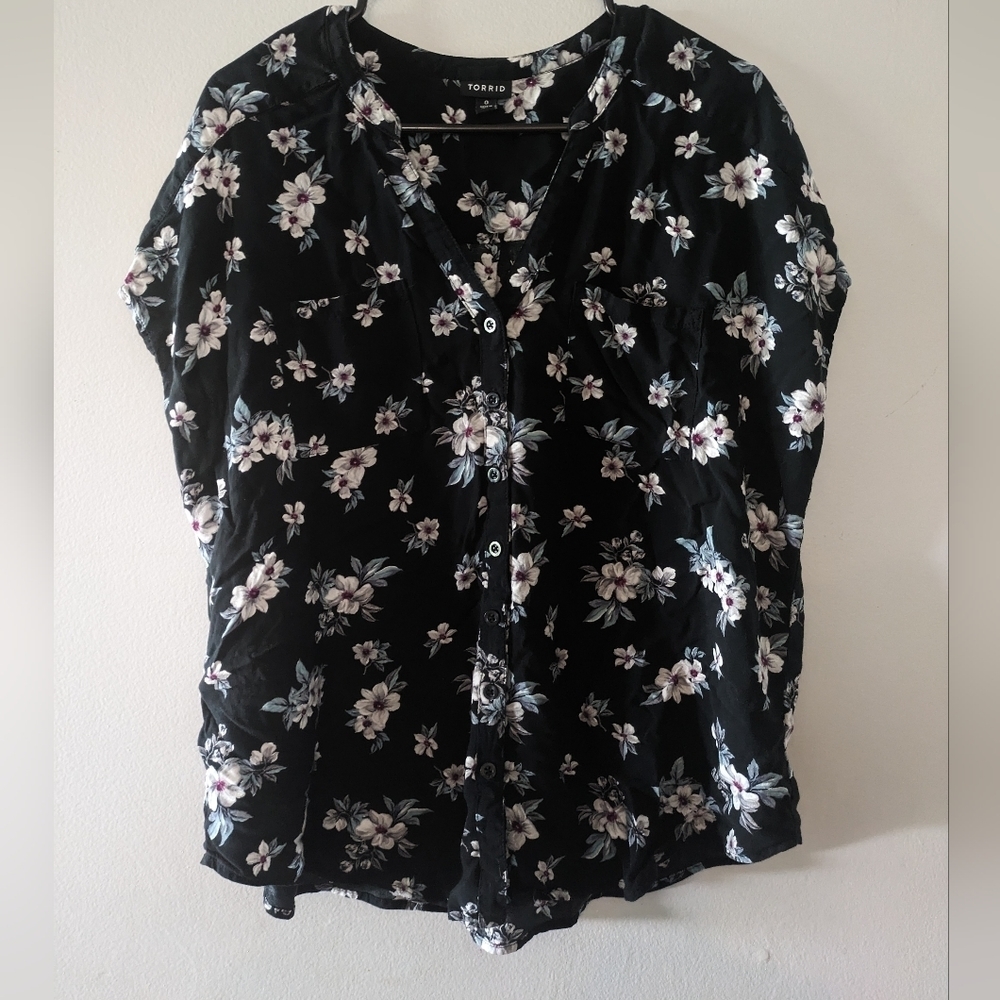 Torrid Black Floral Blouse 0X Flowy Button Front Cottagecore Top